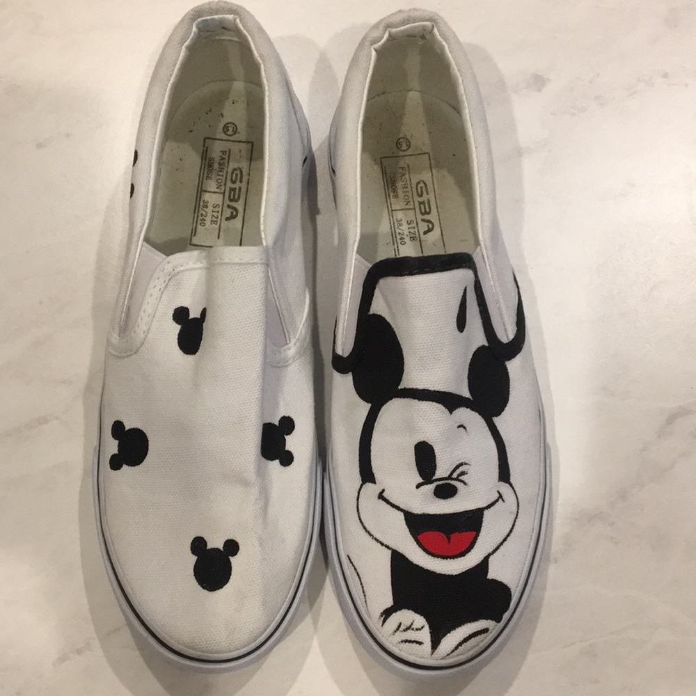 Mickey sliders